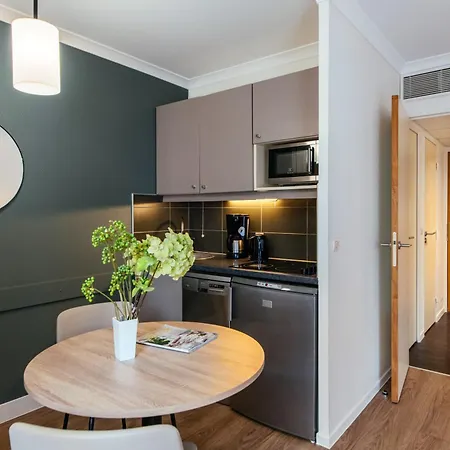 Lejlighedshotel Adagio La Defense Le Parc 4*