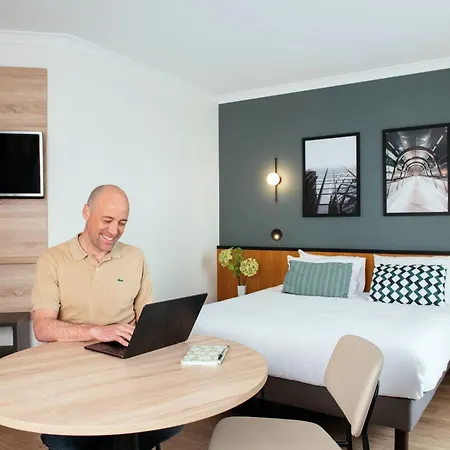 Adagio La Defense Le Parc 4* Courbevoie