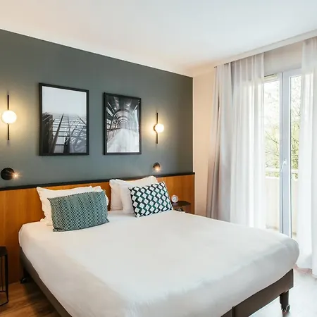 Adagio La Defense Le Parc Aparthotel 4*