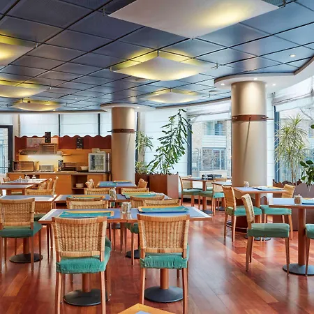 Adagio La Defense Le Parc Aparthotel 4*