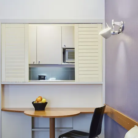 Apart-hotel Adagio La Defense Le Parc 4*