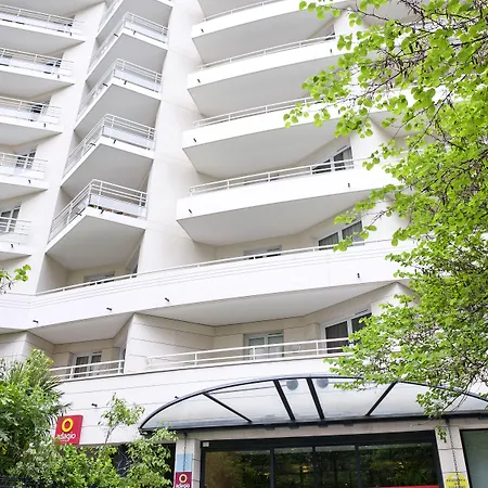 Adagio La Defense Le Parc Apart-hotel 4*