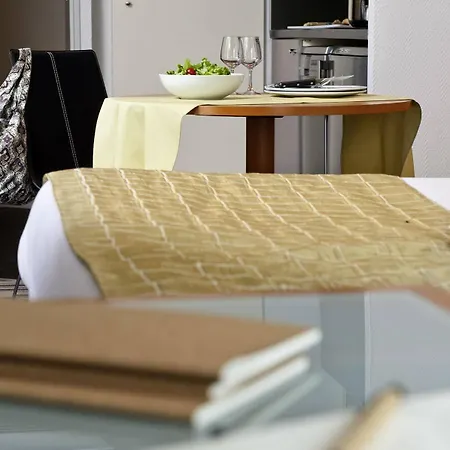 Lejlighedshotel Adagio La Defense Le Parc 4*