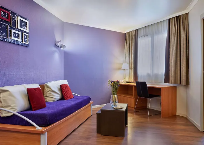Adagio La Défense Le Parc Apartahotel 3*