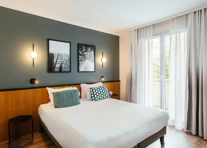 Adagio La Défense Le Parc Apartahotel 3*