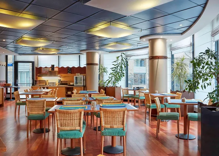 Adagio La Défense Le Parc Apartahotel 3*